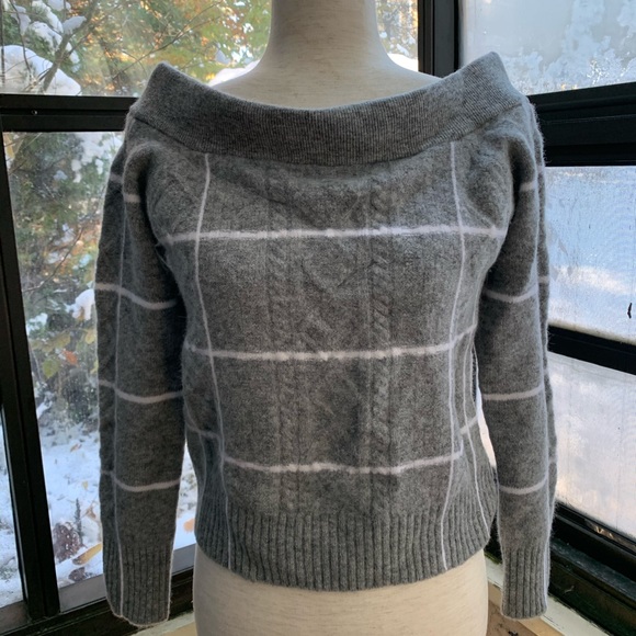 DH New York Alpaca Off-Shoulder Sweater - Picture 6 of 9